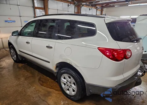 2011 Chevrolet Traverse Ls z USA, uszkodzony, nr VIN 1GNKREED5BJ220004